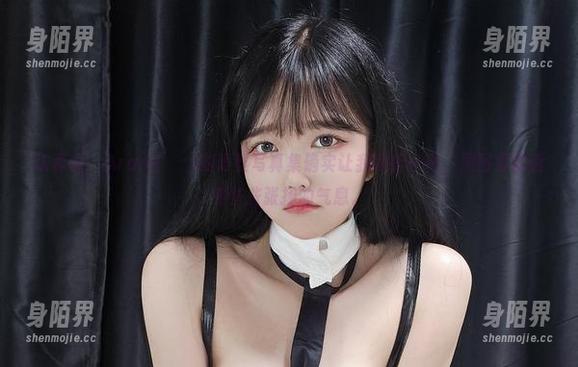 认真说，Aram(아람)的蕾丝写真集确实让我眼前一亮，原图里就透着些些张扬的气息。