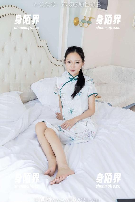 BoBoSocks袜啵啵 - 看甜甜圈最新图集里的三双板鞋，心里总想，那双才是我的命中注定！