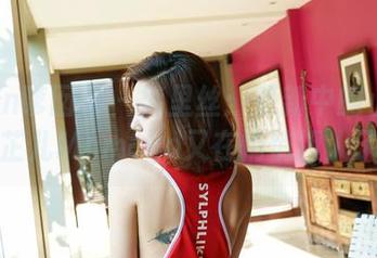 Feilin嗲囡囡 – 裤里丝：更新中的小心机，芷儿Momoko又在悄悄撩人了？