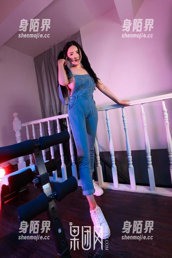 GIRLT果团网 - 制服图集从此不再单调，甜Abby双手奉上下载链接，仅限胆大的你！
