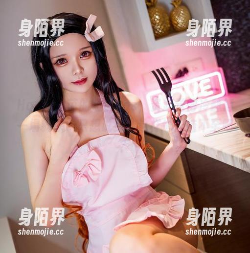 Hachi小芭的短裤cos，资源觉得冷静得一塌糊涂，只想说穿成这样也烦恼不至吧？
