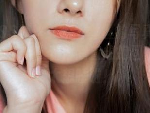 MSLASS梦丝女神 – 丝丝的写真福利开始献上小奶喵，看得我直想抱回家，哈哈，太想睡啦！