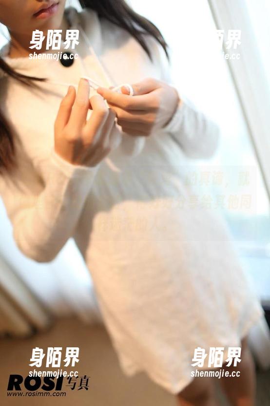 正在ROSI图库追寻“可爱”的真谛，就像埋首奇幻的童话，得好好分享给其他同样迷茫的人。