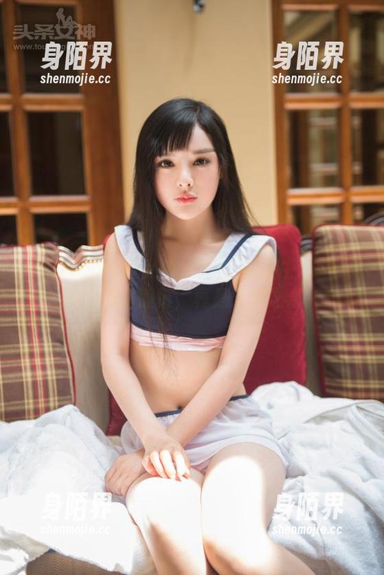 TouTiao头条女神 - 刘瑾希私拍：连衣裙搭配我的懒惰，真是天作之合！