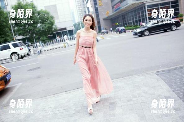 TuiGirl推女郎 - 李丽莎和她镂空作品的真实对话：一张图片里的千言万语