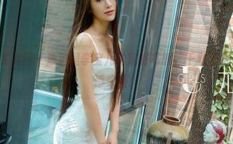 UGirls尤果网 – 泳池里李宝儿的定制写真，干脆把水都拍土味诗来着！