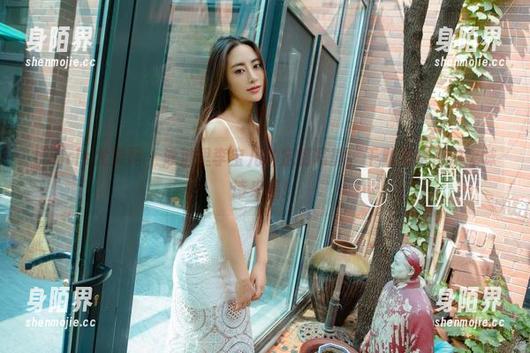 UGirls尤果网 - 泳池里李宝儿的定制写真，干脆把水都拍土味诗来着！