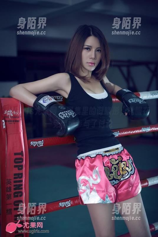 UGirls尤果网-谭晓彤 UGirls尤果网 - 图集里的谭晓彤,礼服在一旁悄悄参与了讨论