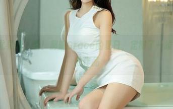 UGirls尤果网 – 看！郝晴Grace的夏日，定制了一堆让我恍惚的作品