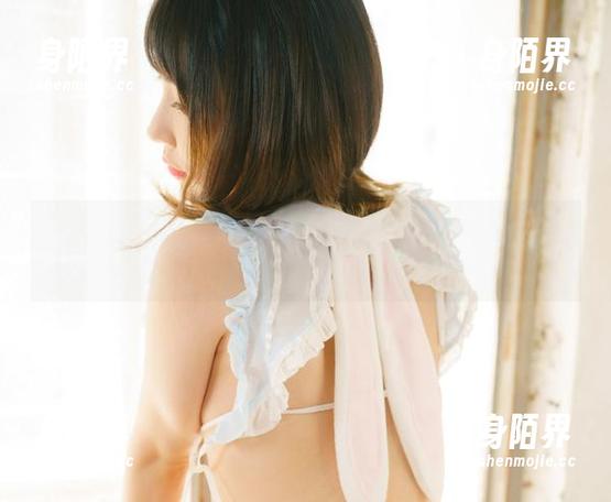 最新万圣节图片，Uhye(이유혜)这次的鬼脸让人忍俊不禁！