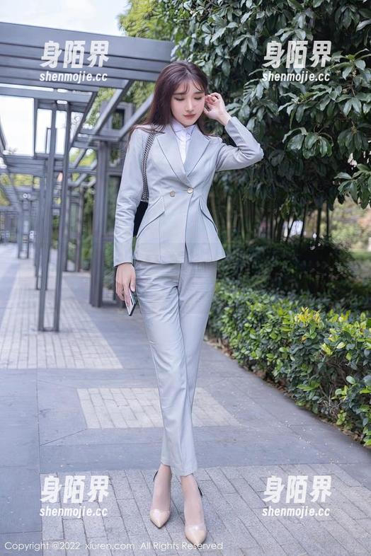Xiuren秀人网-sophie余冰 Xiuren秀人网 - 色彩与斑驳——sophie余冰在高清图库里的皮衣穿搭趣事