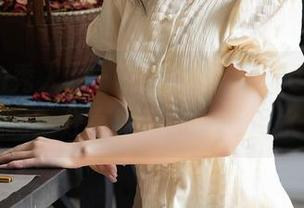 Xiuren秀人网 – 你知道可乐Vicky的水会流吗？分享她真实的死库水作品