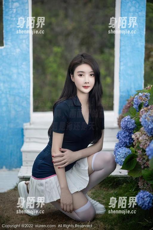 Xiuren秀人网 - 刚刷到！模特悦悦在水手服的最新写真，画面里的蓝色让人分不清是海还是天。