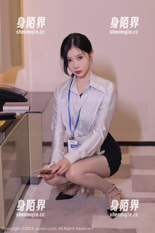 Xiuren秀人网 - 更新：艾小青这次又来杀，黑丝下的风景真让人停不下来