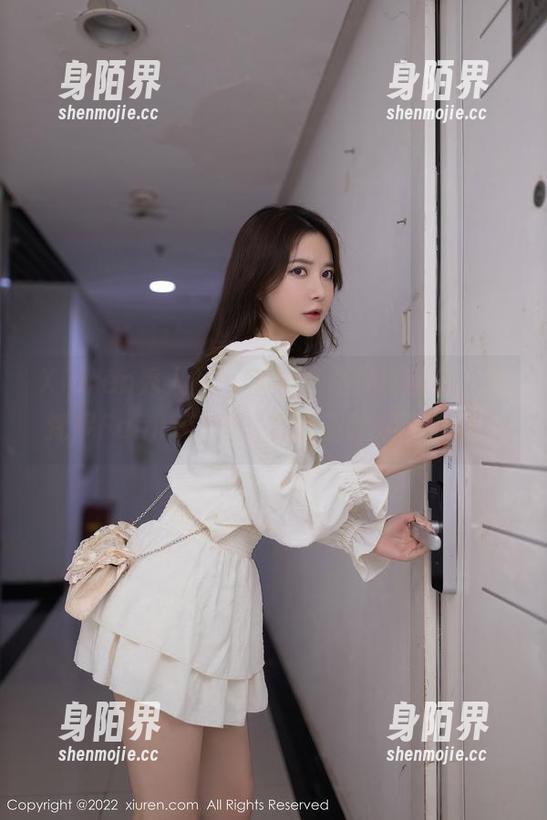 Xiuren秀人网 - 泳衣才是夏季必备，陈梵妮Fanny这组写真让我想起了海风。