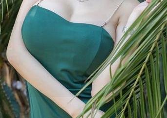 YouMi尤蜜荟 – 周妍希夏日写真：清凉一夏，大家快来围观这位‘万年不变’的模特！
