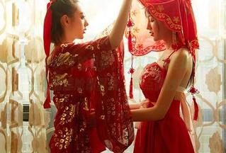 YouMi尤蜜荟 – 李纤纤的吊带，这图集里全是小细节，但那无圣光的尴尬跟喜悦，有点微妙哦！