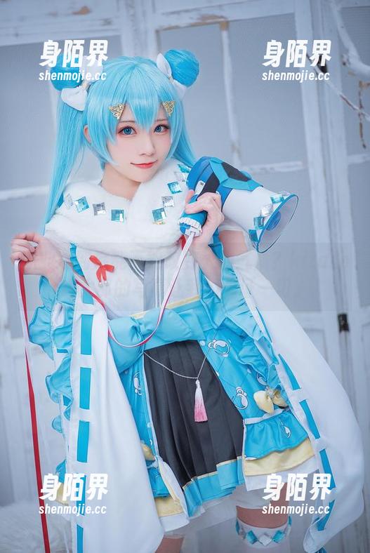 kitaro绮太郎 职业装到底能不能改变人的气质?kitaro绮太郎的写真让我们见证一切。