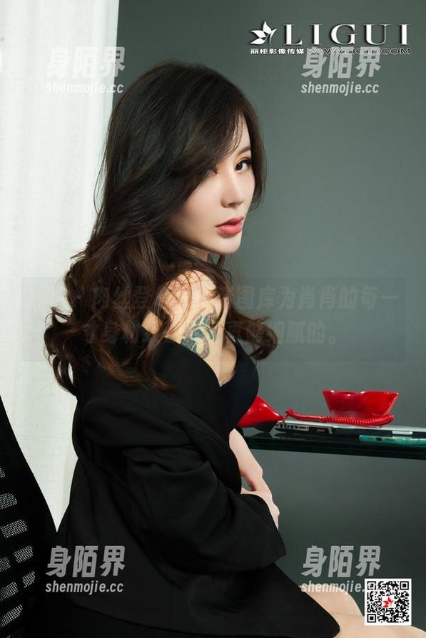 丽柜 - 肉丝登场，高清图库为肖肖的每一寸身材致敬，可真够细腻的。