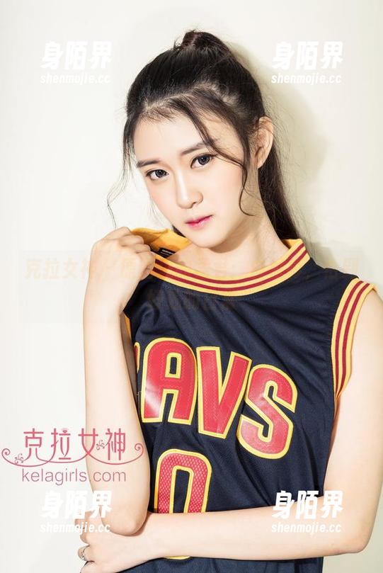 克拉女神 - 原图里的孟君：白衬衫，恰到好处的日常
