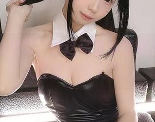 十万珍吱伏特，你这高清泳装照片也太让人浮想联翩了吧。