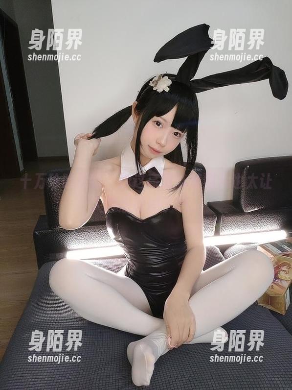 十万珍吱伏特 十万珍吱伏特,你这高清泳装照片也太让人浮想联翩了吧。