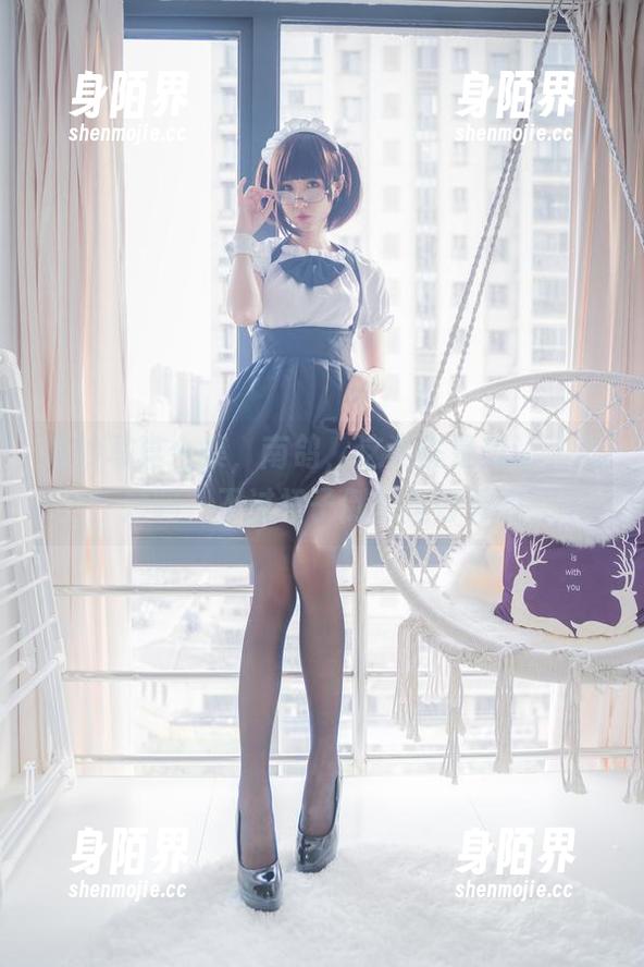 南鸽 婚纱写真合集,南鸽,这姿态是想让人心烦吗?不过裙子倒是挺好看的