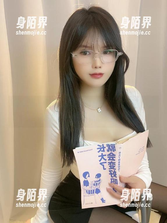 微密圈 - 可馨juicy的红裙：我在图包里找到了一种恍惚的迷醉！