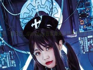 本季最炫的套图，啊日日_Ganlory在絮库夫泳装里俨然置身于热带海滩！