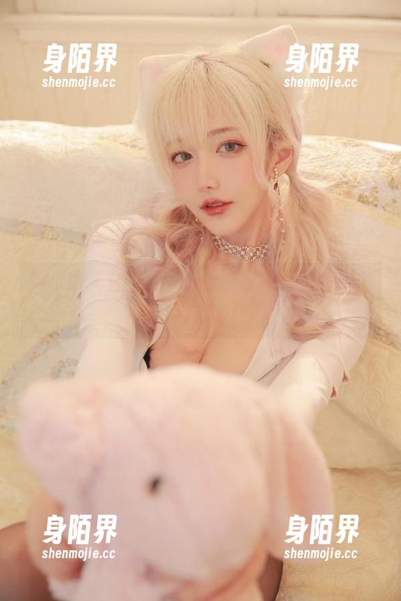 啾小妍天台特辑，cos造型和心情的碰撞莫名有趣！