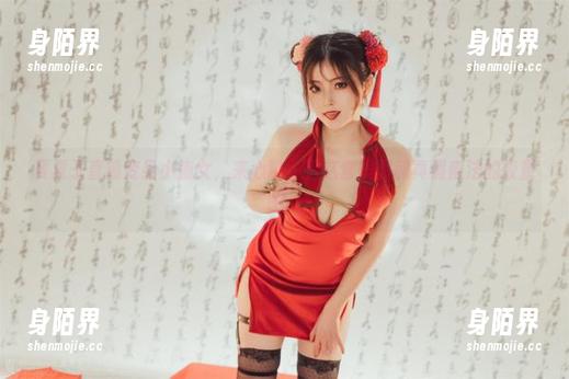 夏夏子直播变身小魔女，来心跳一下这套美图和真假魔法的较量吧。
