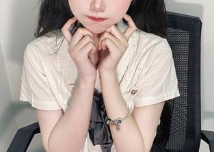 大肉丸Amiee的私拍，你敢不敢探究图片里少女的幽幽心事？