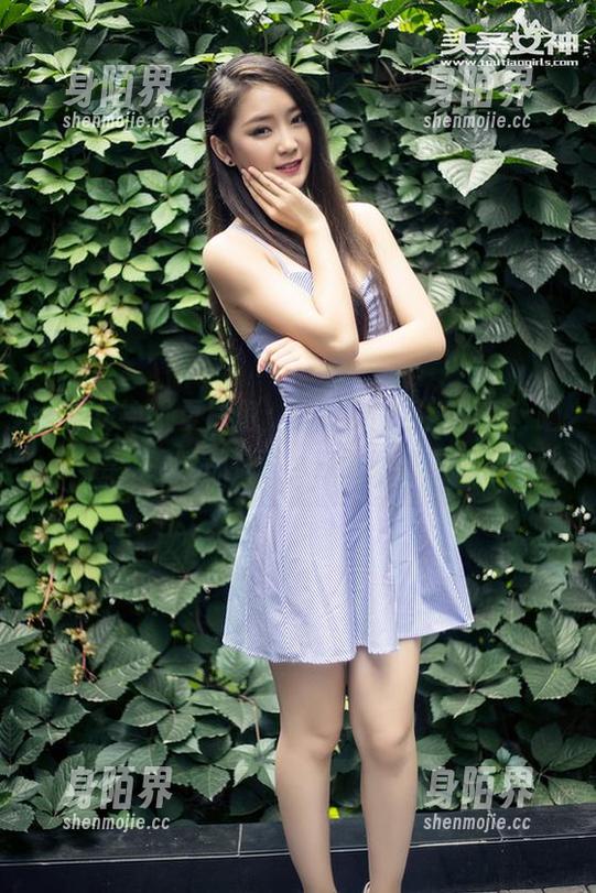 头条女神 - 夏日里，李丽莎的写真原图，晒得我眼睛都花了，辣眼睛警告吗？