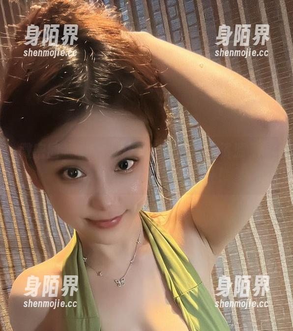 微密圈 - 奶雯的九月系列：高清资源，只要你敢拍，就敢给你意外！