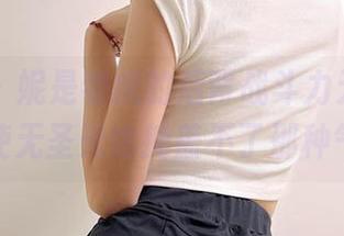 微密圈 – 妮是老虎的后背战斗力无敌，制服即使无圣光也掩盖不了那种气场！