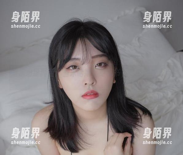 资源纷纷而至：当宋哈娜化身秘书，妥妥的撩人币。