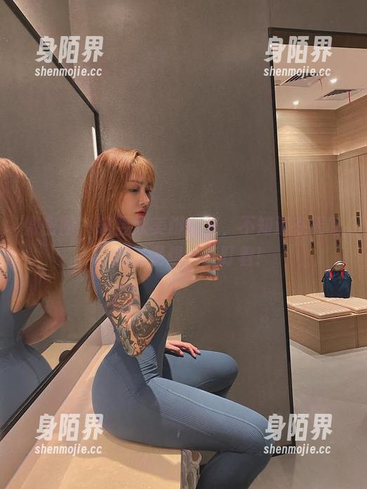 宋昱欣 微密圈 - 宋昱欣美脚全集,不知道在看啥,但就是想一直盯着!