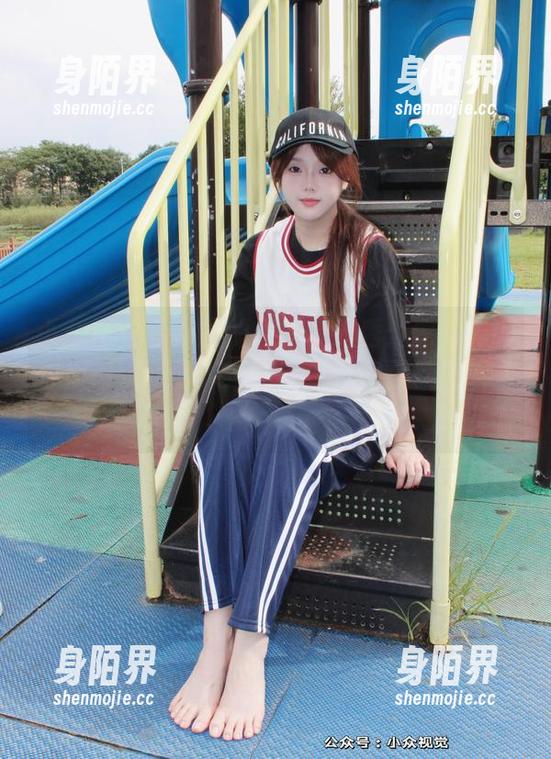 小众视觉 - 米拉的居家真人秀：原图告诉你如何优雅起床，图集更是惊险“挑战”！
