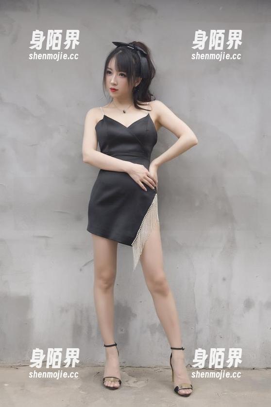 小女巫露娜 小女巫露娜的礼服,毫无圣光,但每一个细节都像在低语,我在等你!