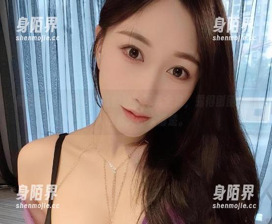 微密圈 - 小玉吃果冻的浴室写真全集，露得刚刚好，把人吊着又不太清楚。