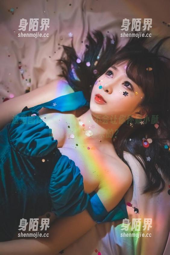 这组图库里的旗袍，会不会让你怀疑小酥酱是不是穿越来的？