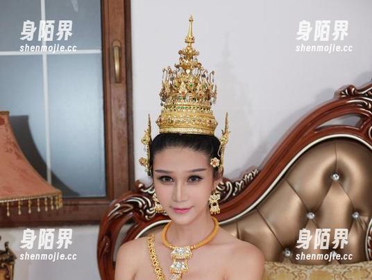 尤物馆 - 看！Rebecca_吴颖茵学妹最新写真，气势在线，犹如绽放的花。