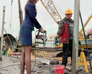 微密圈 – 台球和就是阿朱啊的简约至臻写真，隐约中有着情绪的涟漪。