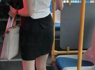 异思趣向 – 以水晶玉足为主题，婉萍私拍的动作让我想起小时候挖沙子