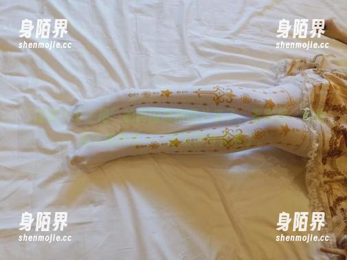 “想要个公主抱”的民国旗袍图片来了，看完后，好想坐下喝杯茶——就差那份优雅了。