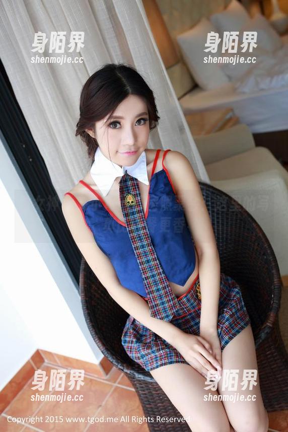 推女神 - 艾小青的厨房照聚会：这里的写真比晚餐更香