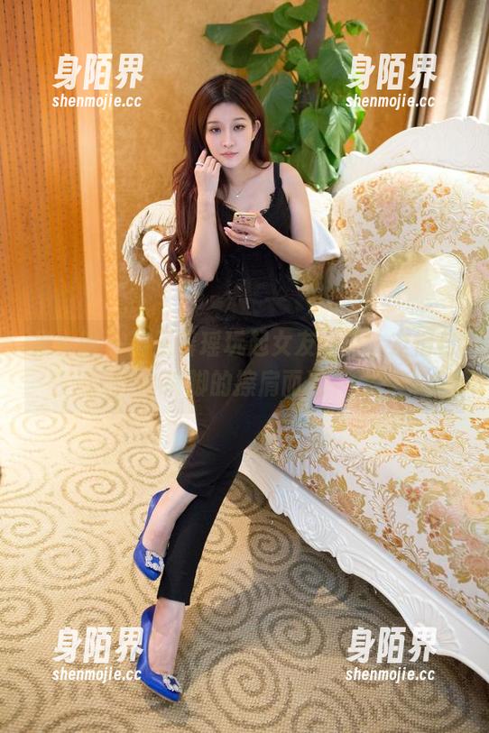 推女郎 - 当王馨瑶玩起女友写真，友情与裤脚的擦肩而过