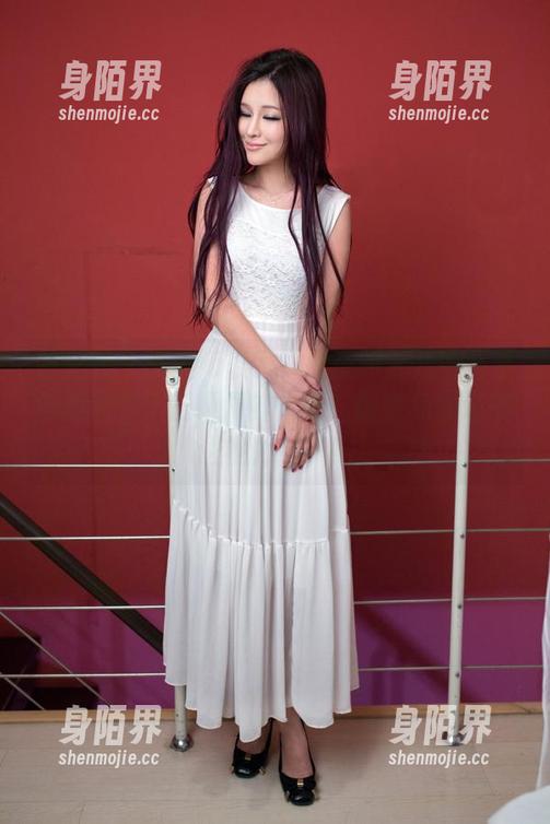 推女郎 - 营养师表示：一张胡允儿的水手服美图等于三顿海鲜大餐，图包免费还赠送视力提升！