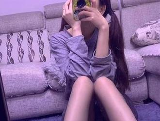 微密圈 – 看“提袜少女”的写真，姐姐不如我穿着好看？（你们觉得呢？）