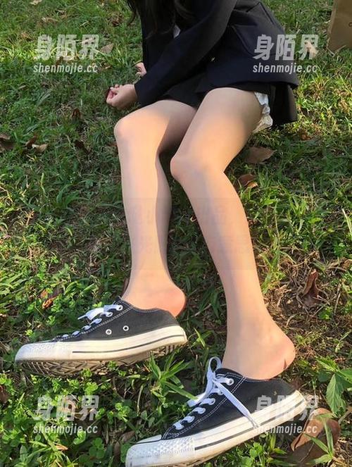 微密圈 - 无敌哒小姨妈出品，妹妹的写真照，这光影太...有意思！